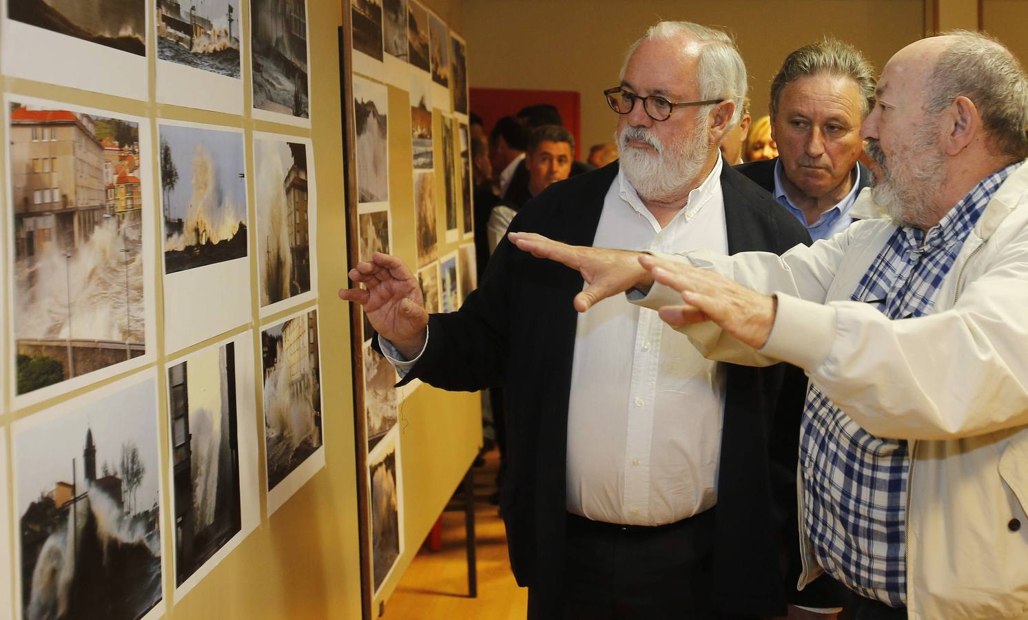 Cañete, entre protestas en Asturias