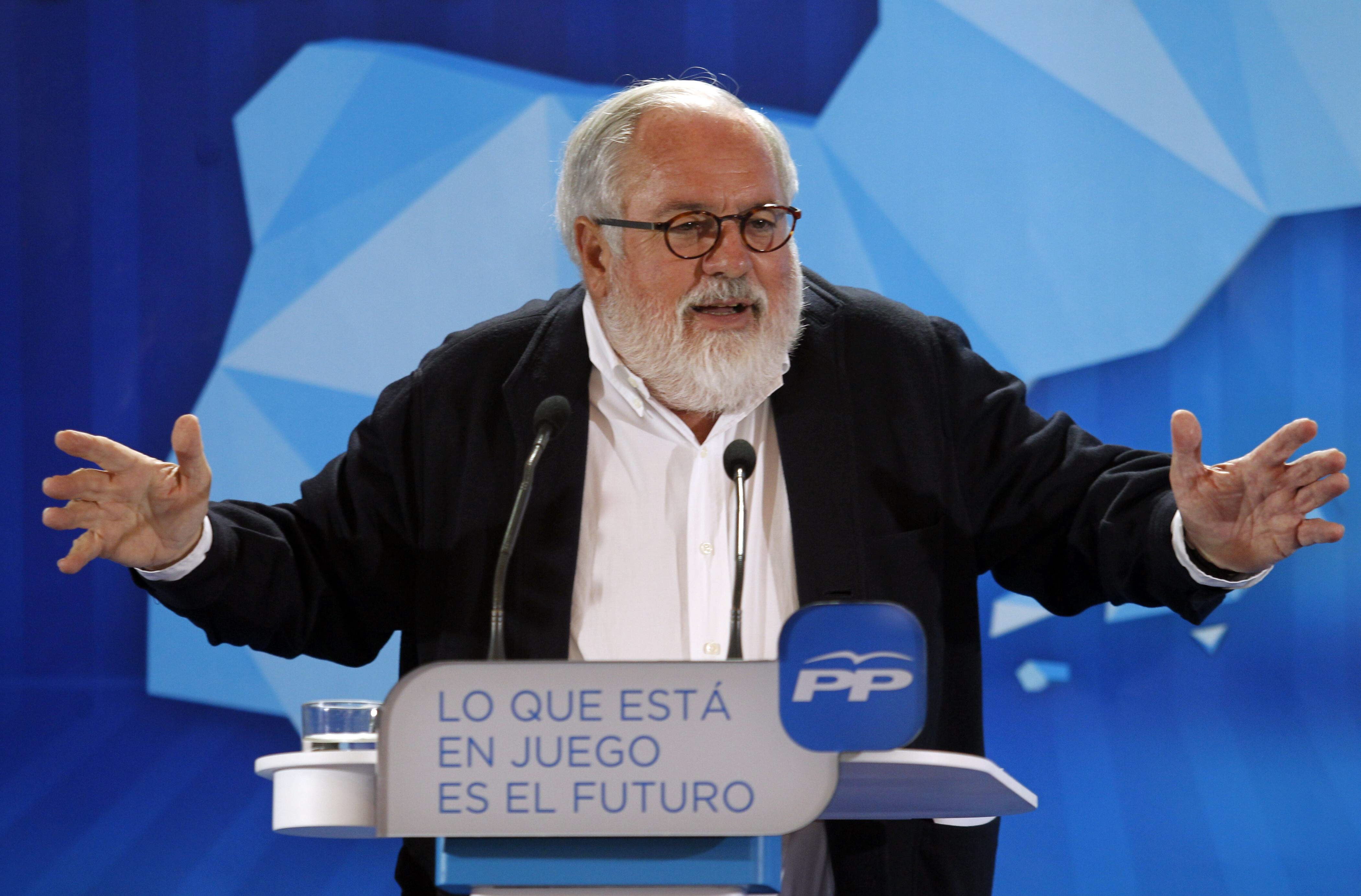 Mitin de Arias Cañete en Oviedo