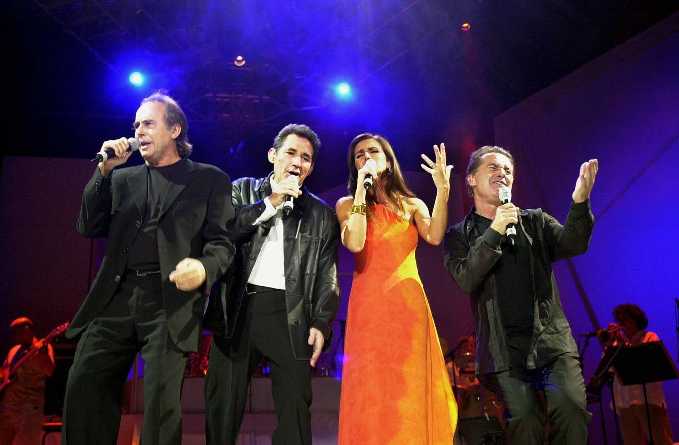 Víctor Manuel, su carrera en imágenes