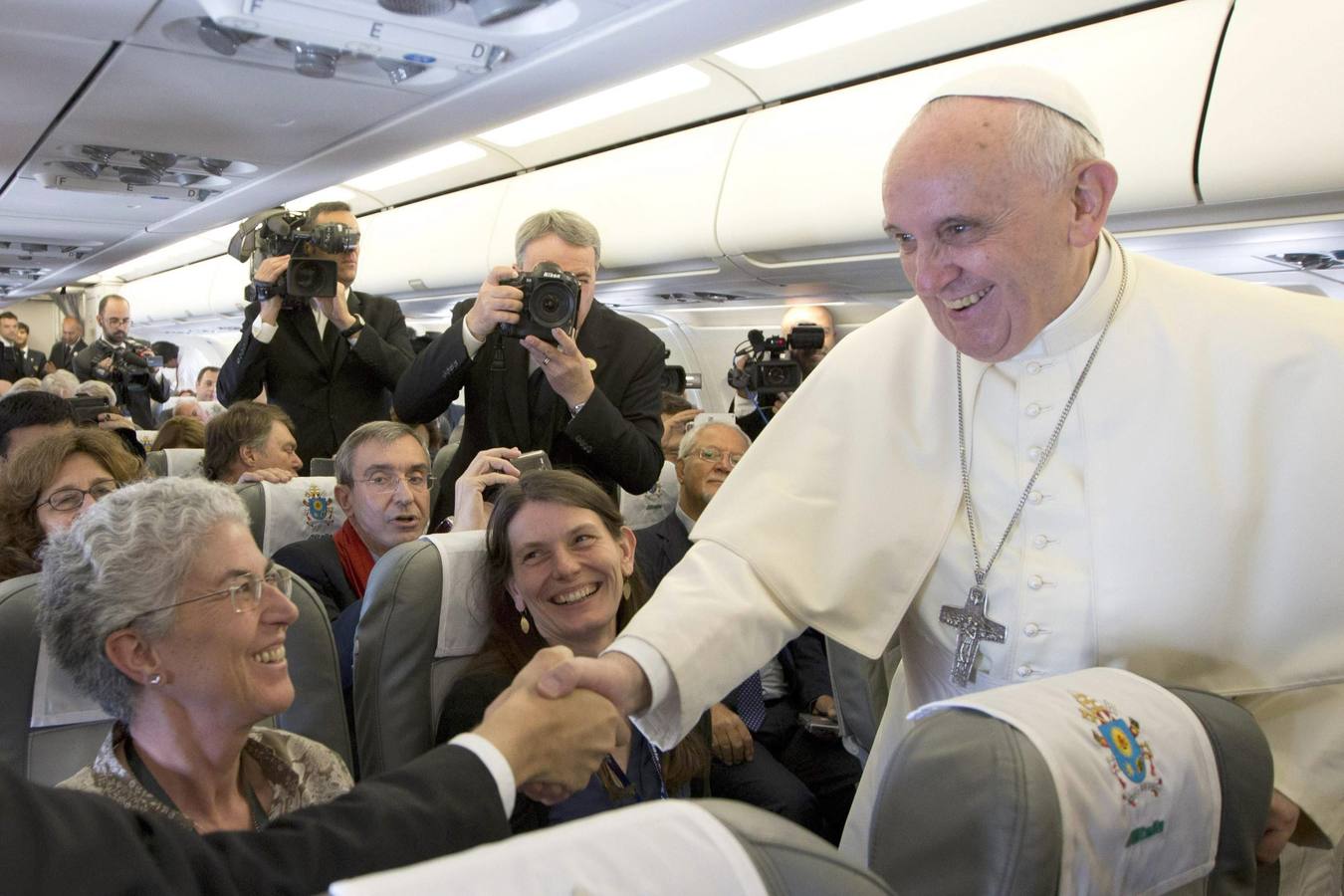 Francisco da comienzo a su delicado viaje a Tierra Santa