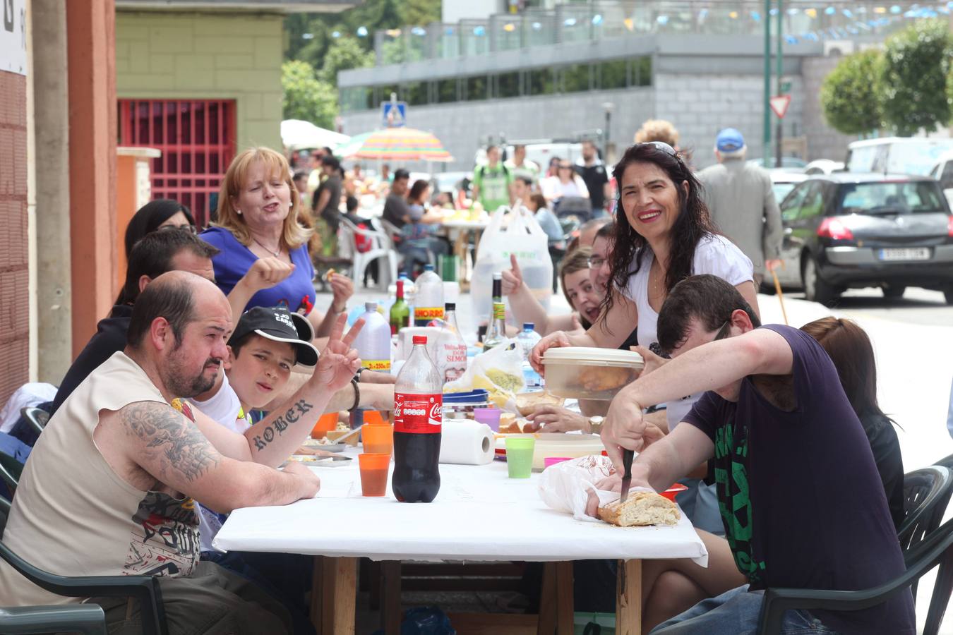 Comida en la calle de las fiestas de Villalegre