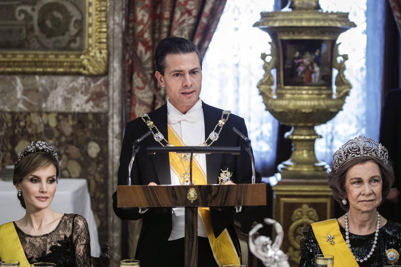 Máxima gala para la última cena con el Rey de anfitrión