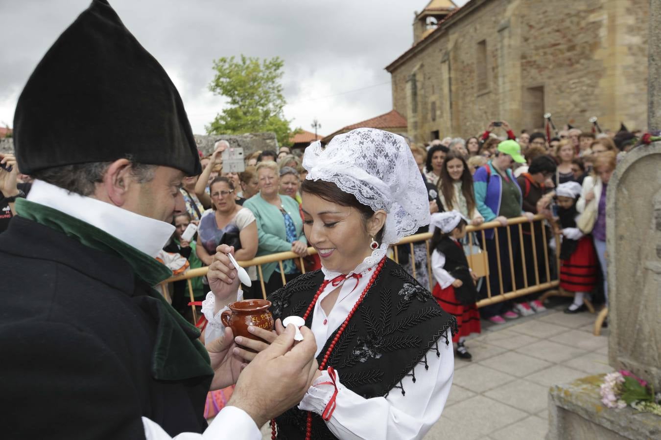 El Rito del Beso, en la Fiesta de El Puchero, en Villalegre