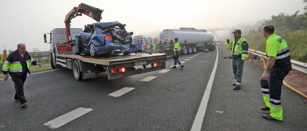 Dos gijoneses muertos en un accidente multiple en Cabezón de la Sal