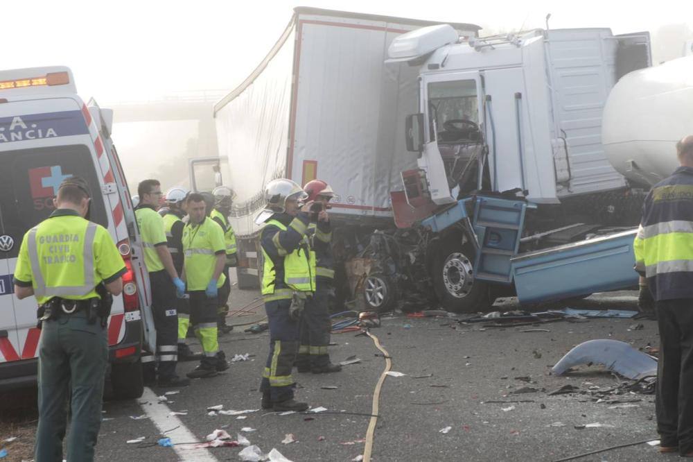 Dos gijoneses muertos en un accidente multiple en Cabezón de la Sal