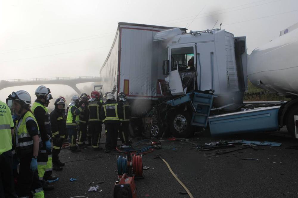 Dos gijoneses muertos en un accidente multiple en Cabezón de la Sal