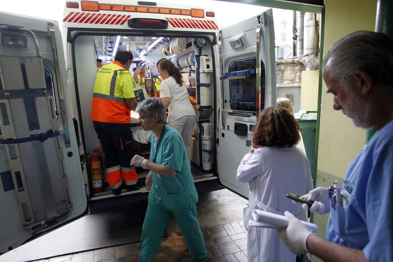 Las imágenes del traslado de los pacientes del viejo hospital al nuevo HUCA
