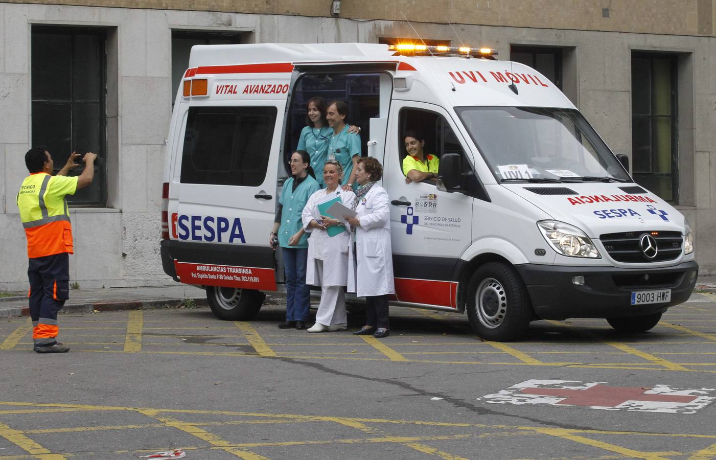 Las imágenes del traslado de los pacientes del viejo hospital al nuevo HUCA