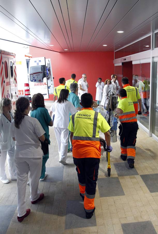 Las imágenes del traslado de los pacientes del viejo hospital al nuevo HUCA