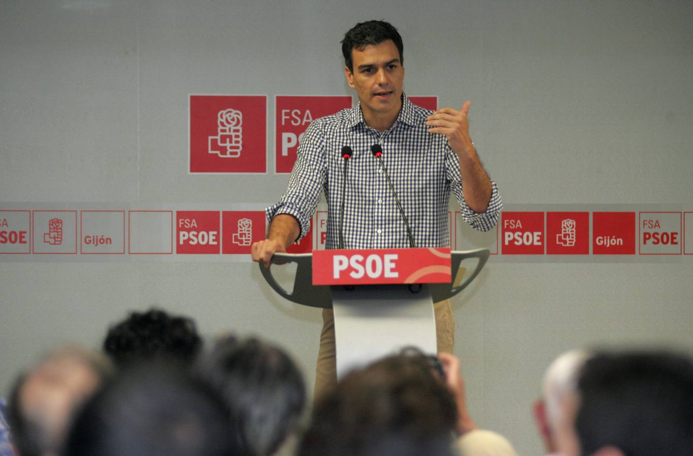 Pedro Sánchez recaba apoyos en Gijón