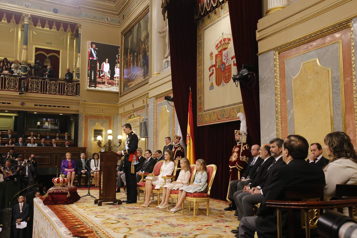 Felipe VI jura la Constitución ante las Cortes