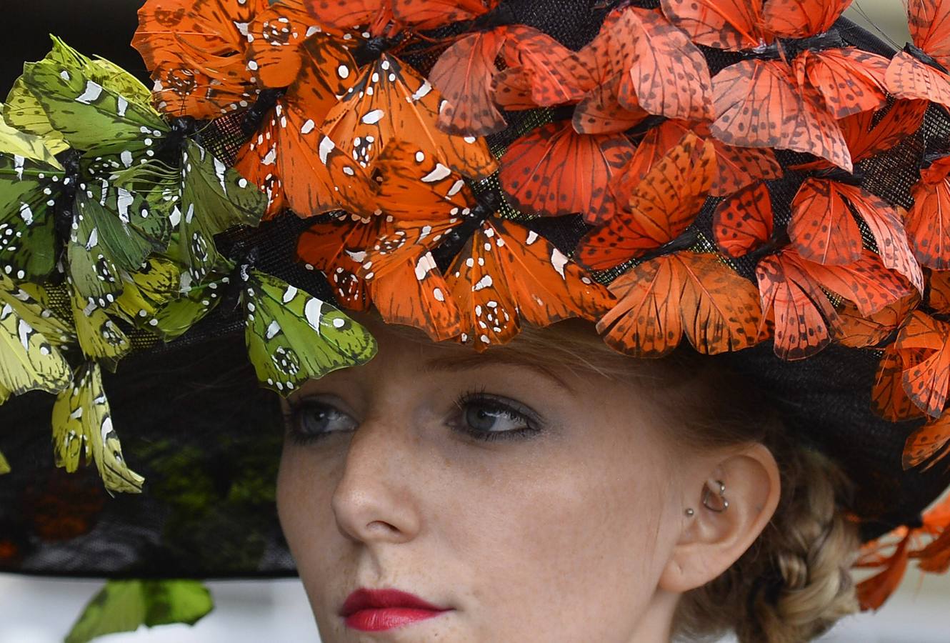 La locura de los sombreros en el Día de las Damas