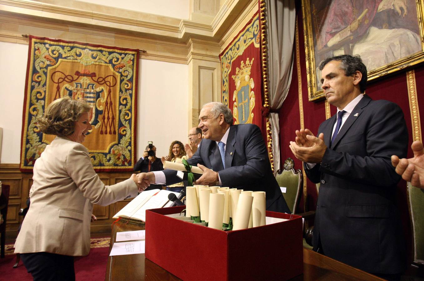 Toma de posesión de los nuevos cargos y entrega de las medallas de oro y plata de la Universidad