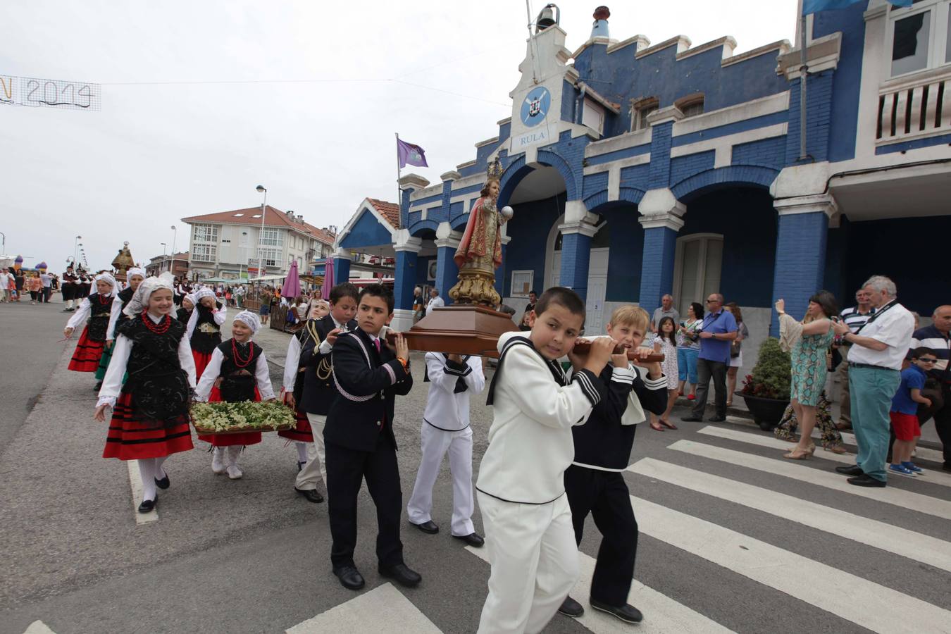 Procesión marinera en San Juan de la Arena