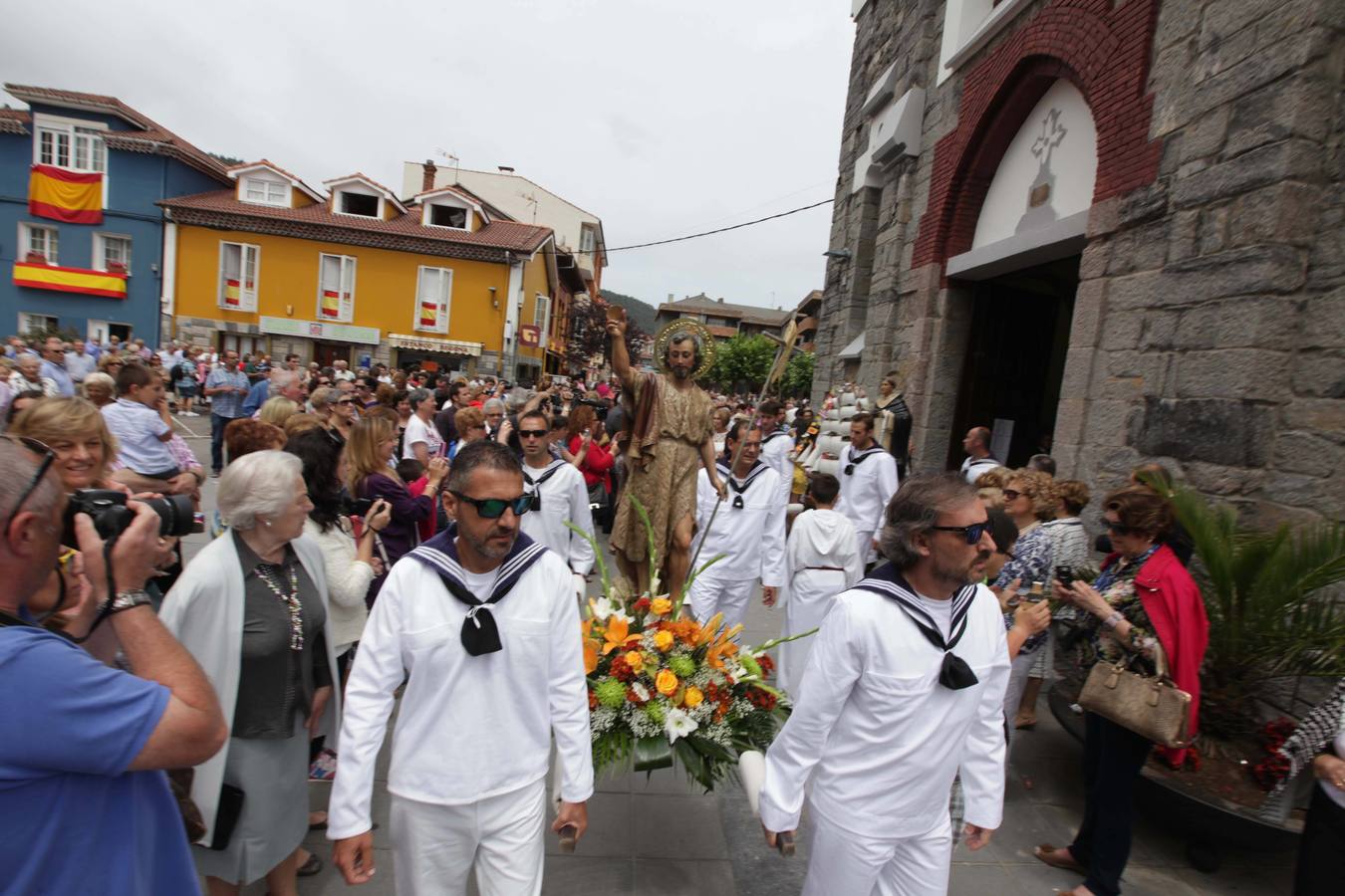 Procesión marinera en San Juan de la Arena