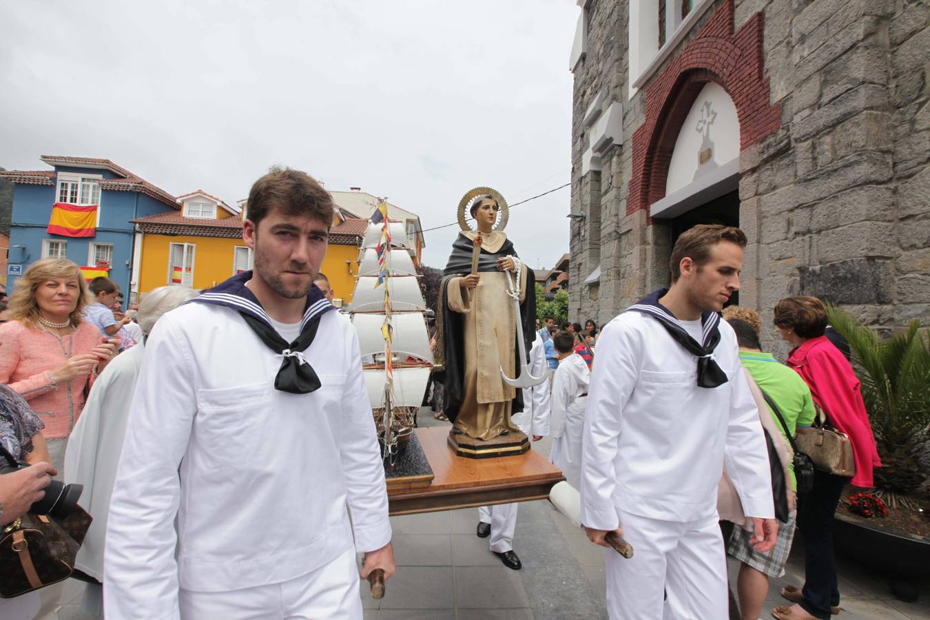 Procesión marinera en San Juan de la Arena