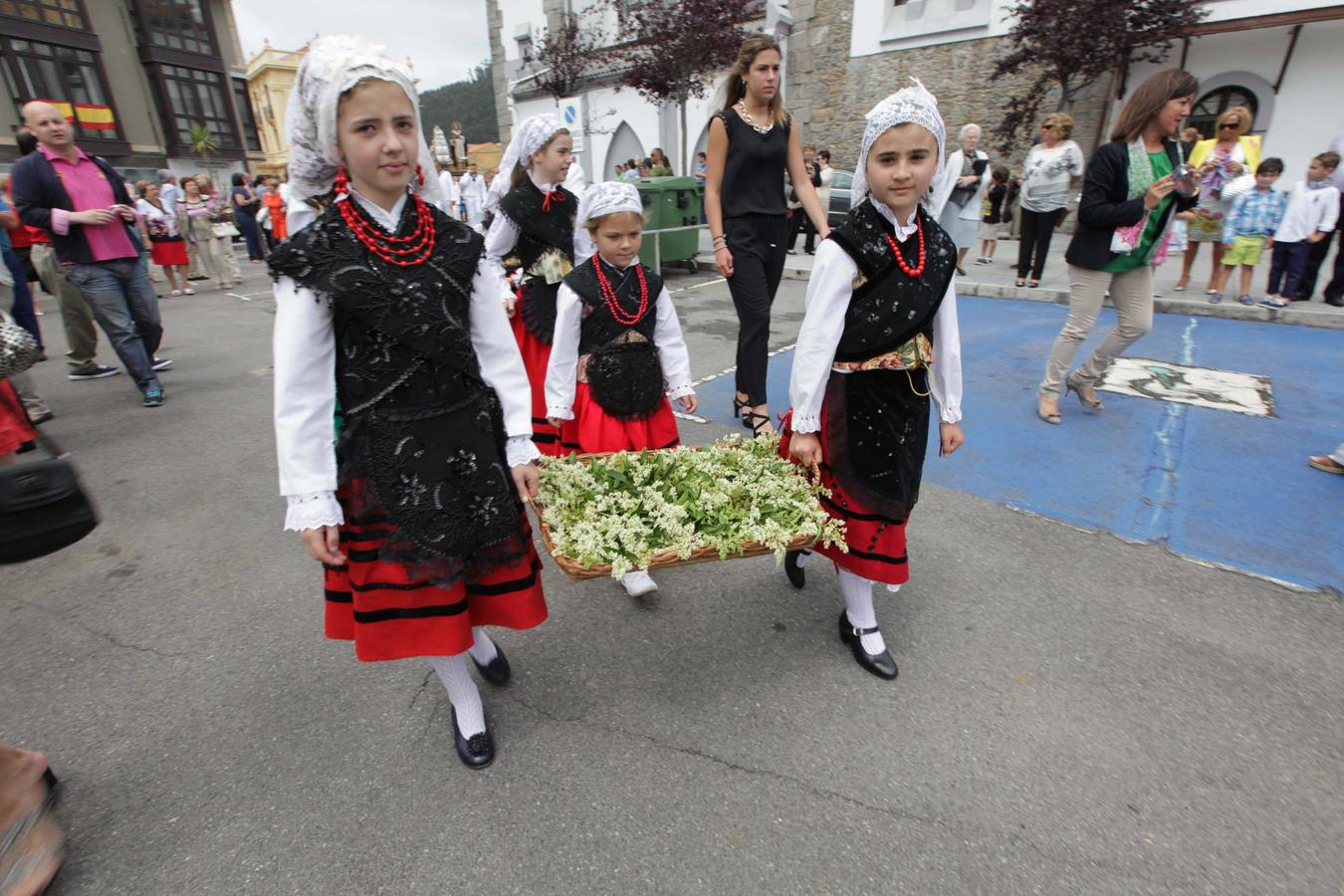 Procesión marinera en San Juan de la Arena