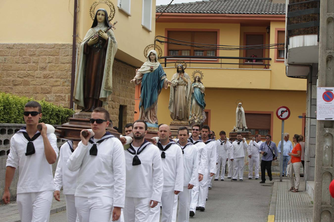 Procesión marinera en San Juan de la Arena