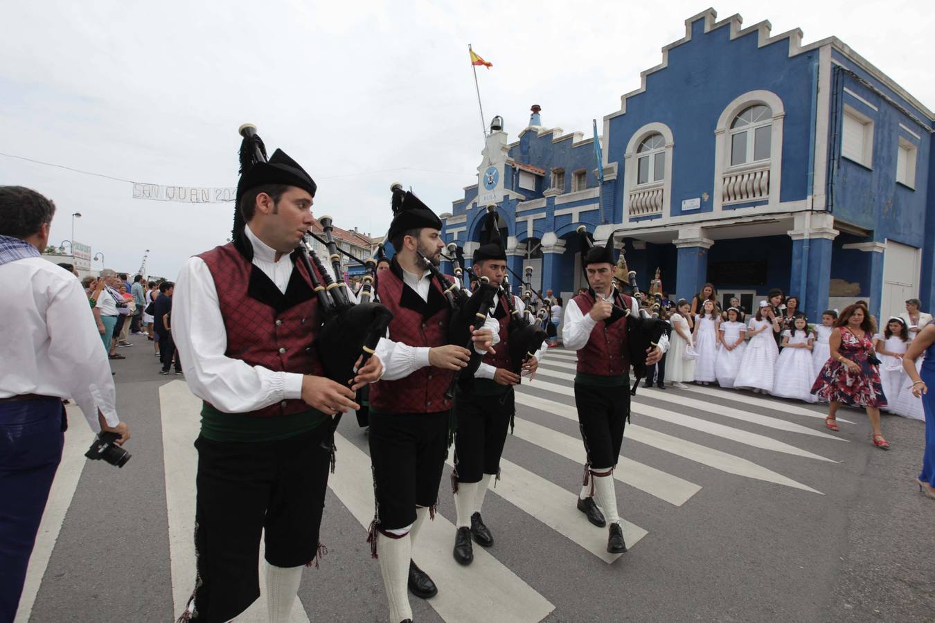 Procesión marinera en San Juan de la Arena