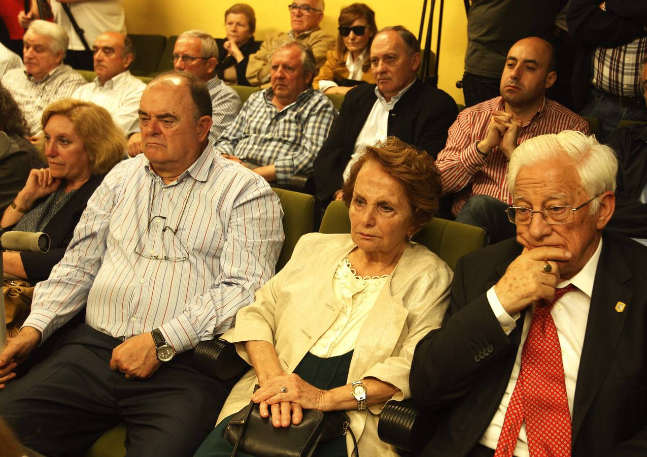 Multitudinaria despedida a Manuel Fernández &#039;Lito&#039;