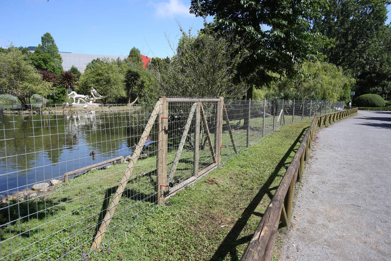 Así es el cercado del parque de Isabel la Católica