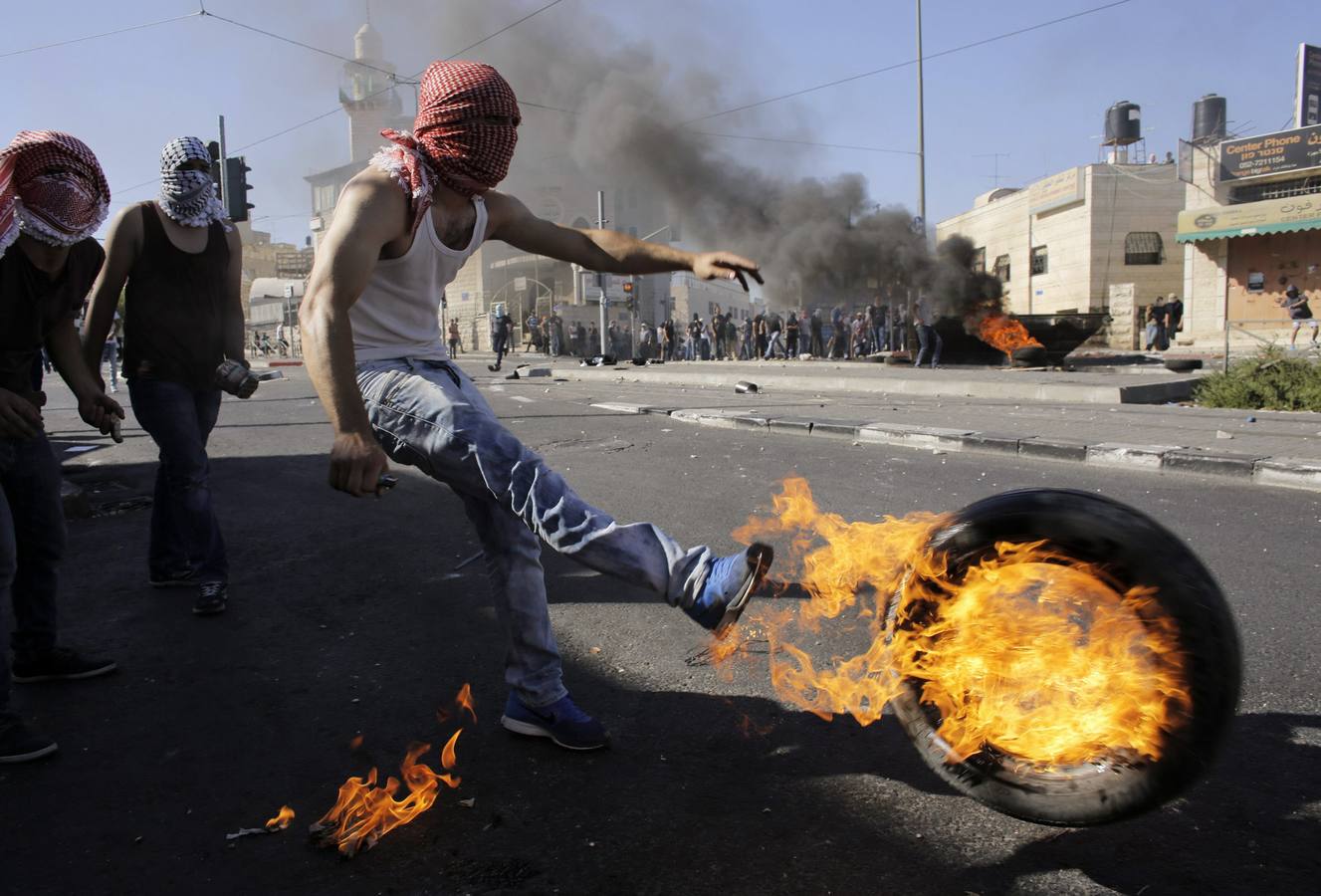 Batalla callejera entre israelíes y palestinos