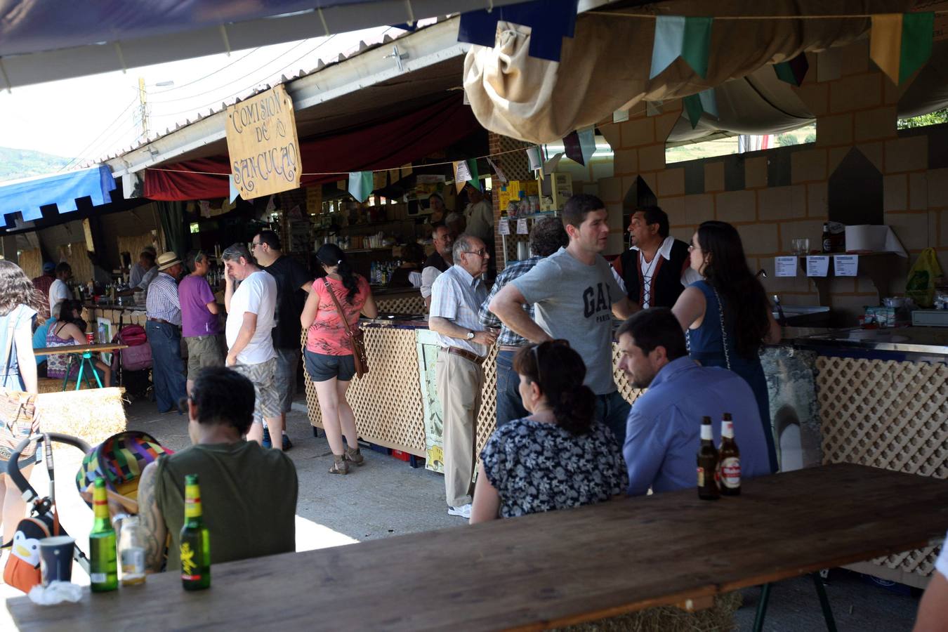 Mercado de la fiesta de Los Exconxuraos en Llanera