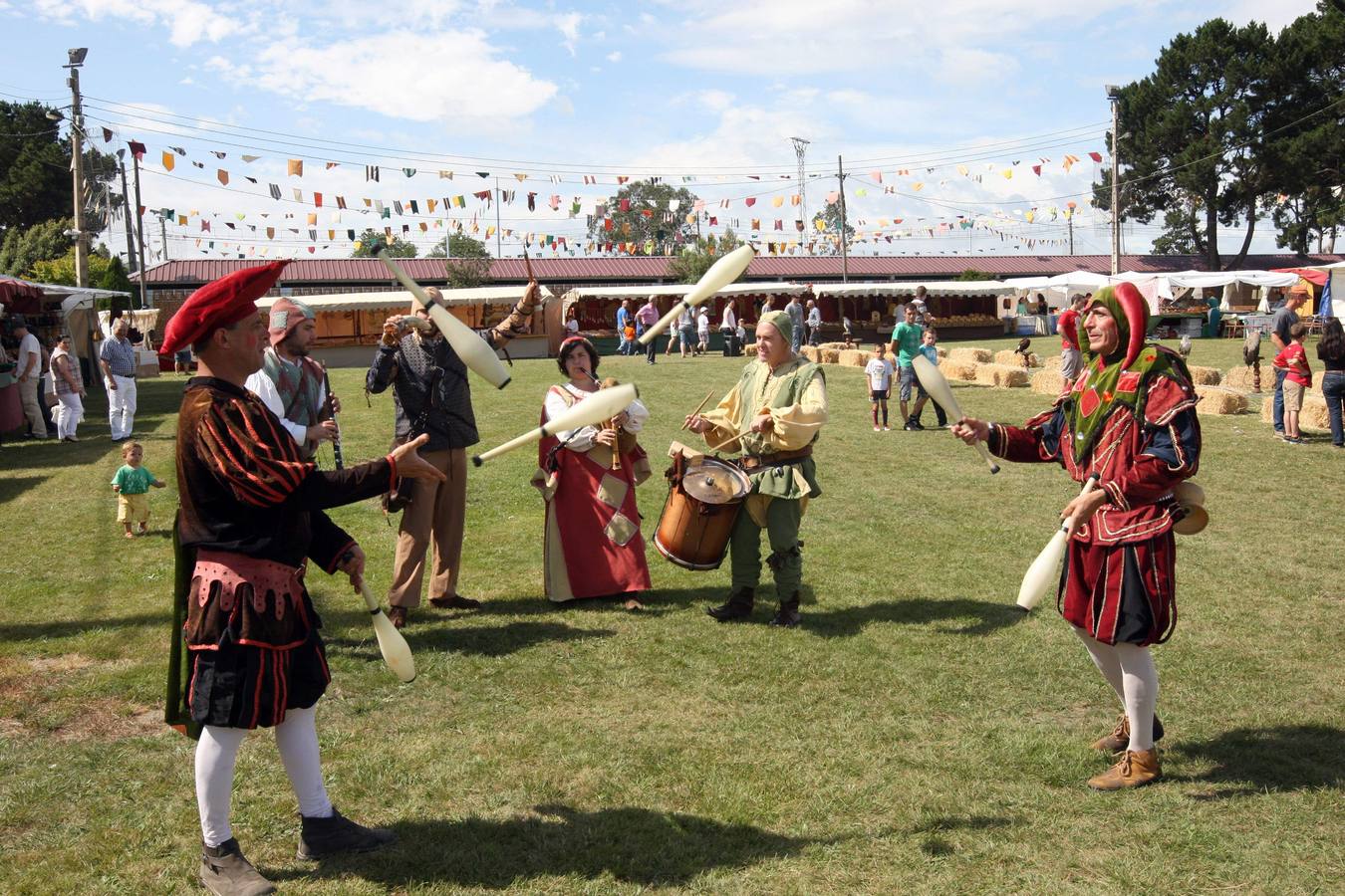 Mercado de la fiesta de Los Exconxuraos en Llanera