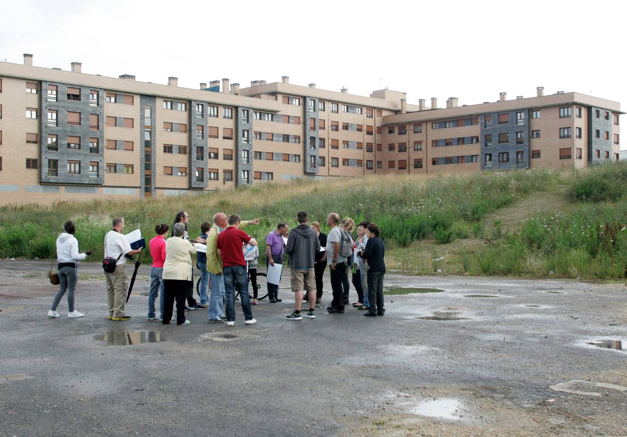 Vecinos de Gijón, en pie de guerra contra los solares abandonados