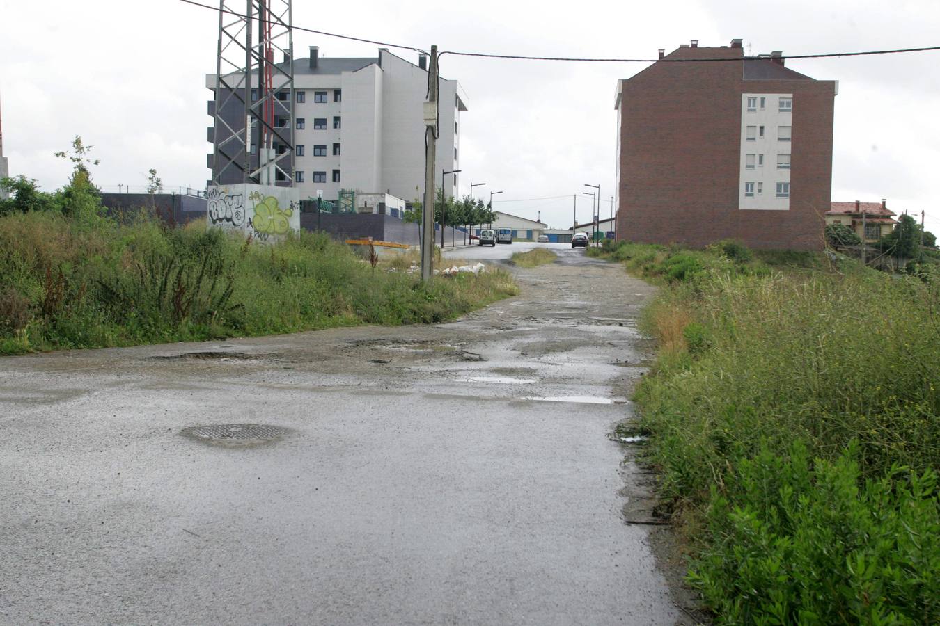 Vecinos de Gijón, en pie de guerra contra los solares abandonados