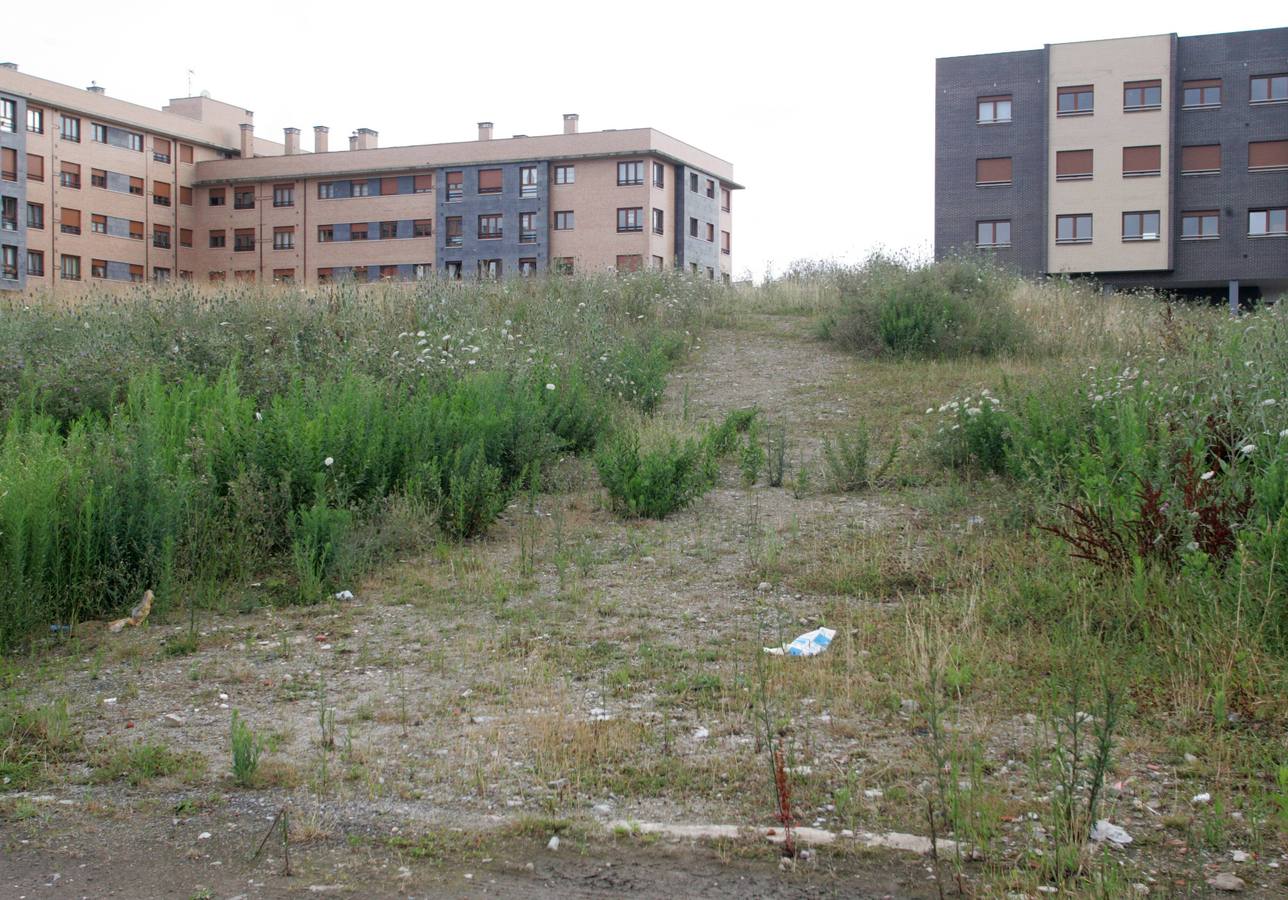 Vecinos de Gijón, en pie de guerra contra los solares abandonados