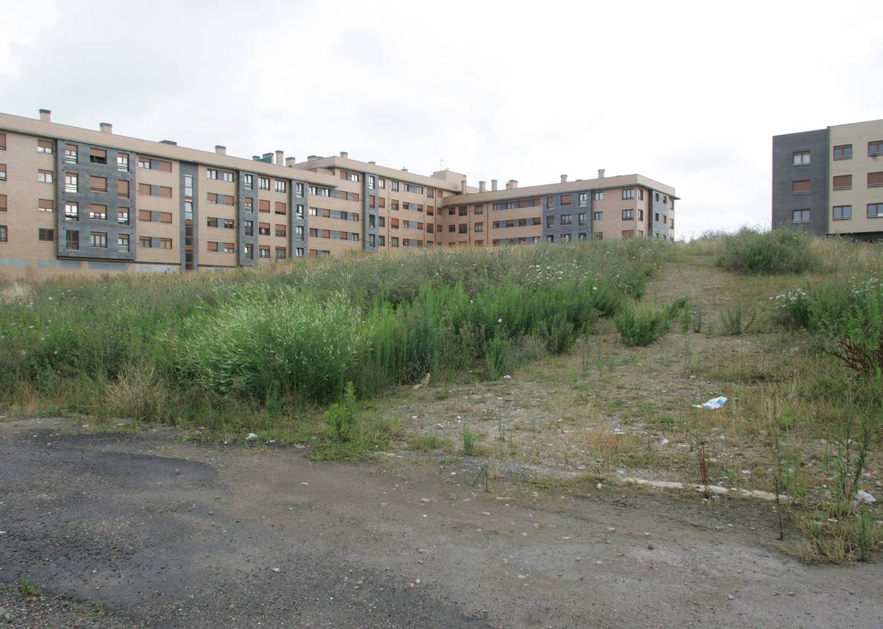 Vecinos de Gijón, en pie de guerra contra los solares abandonados