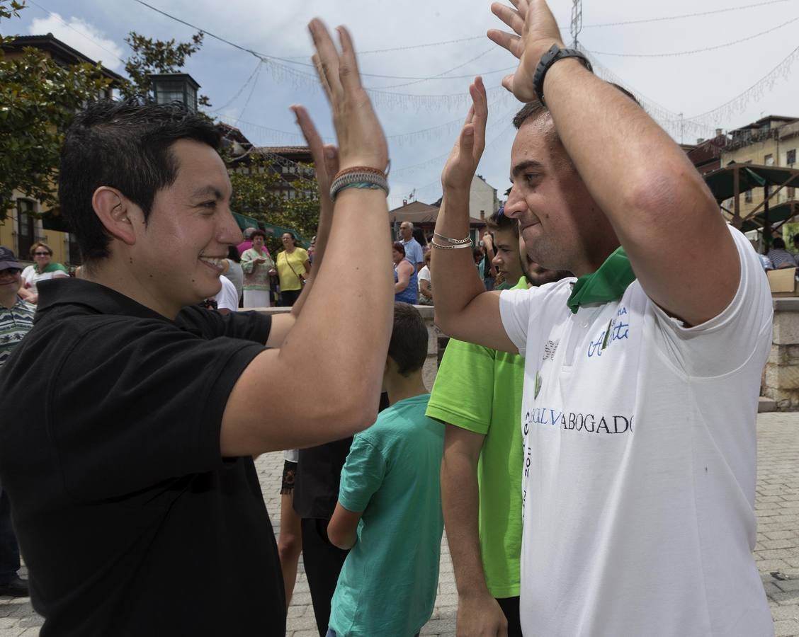 El viento en contra en el XXVII Campeonato de Escanciadores de Asturias en Nava