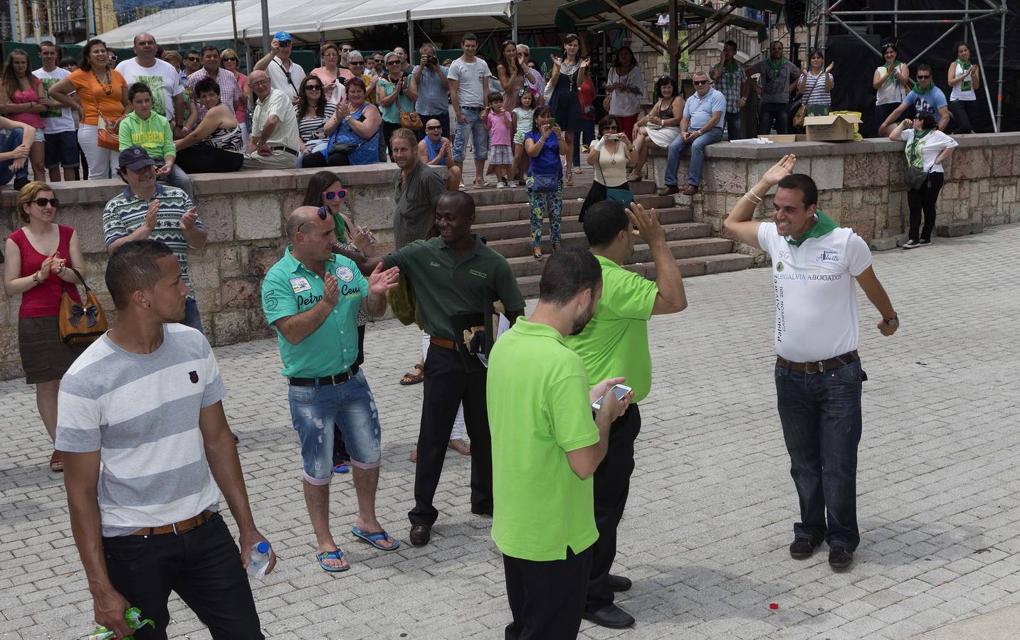 El viento en contra en el XXVII Campeonato de Escanciadores de Asturias en Nava