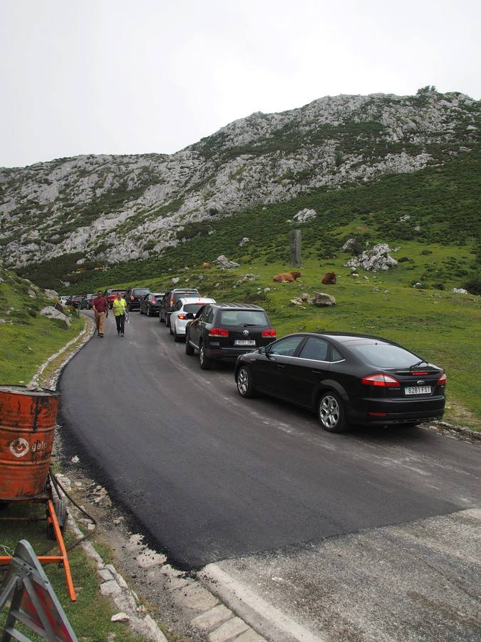 Colapso en la carretera a los Lagos de Covadonga