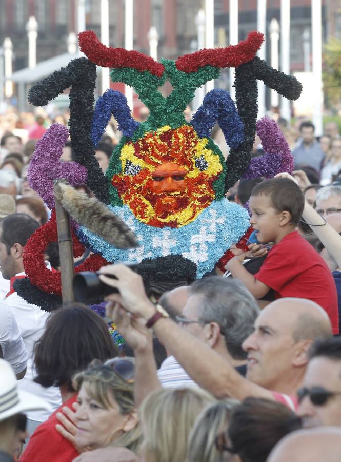 Mascarada ibérica por el Pseo del Muro