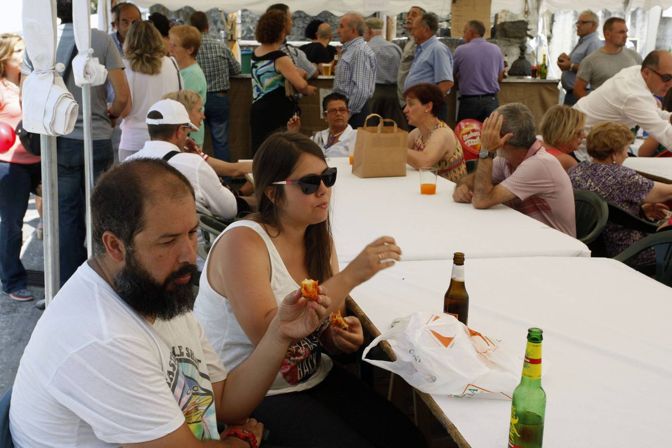 El mercado tradicional de Murias triunfa por su variedad