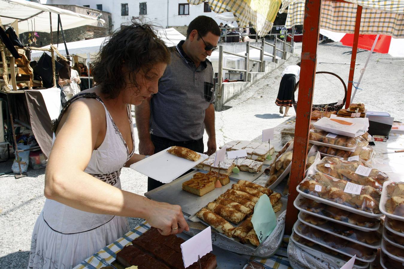 El mercado tradicional de Murias triunfa por su variedad