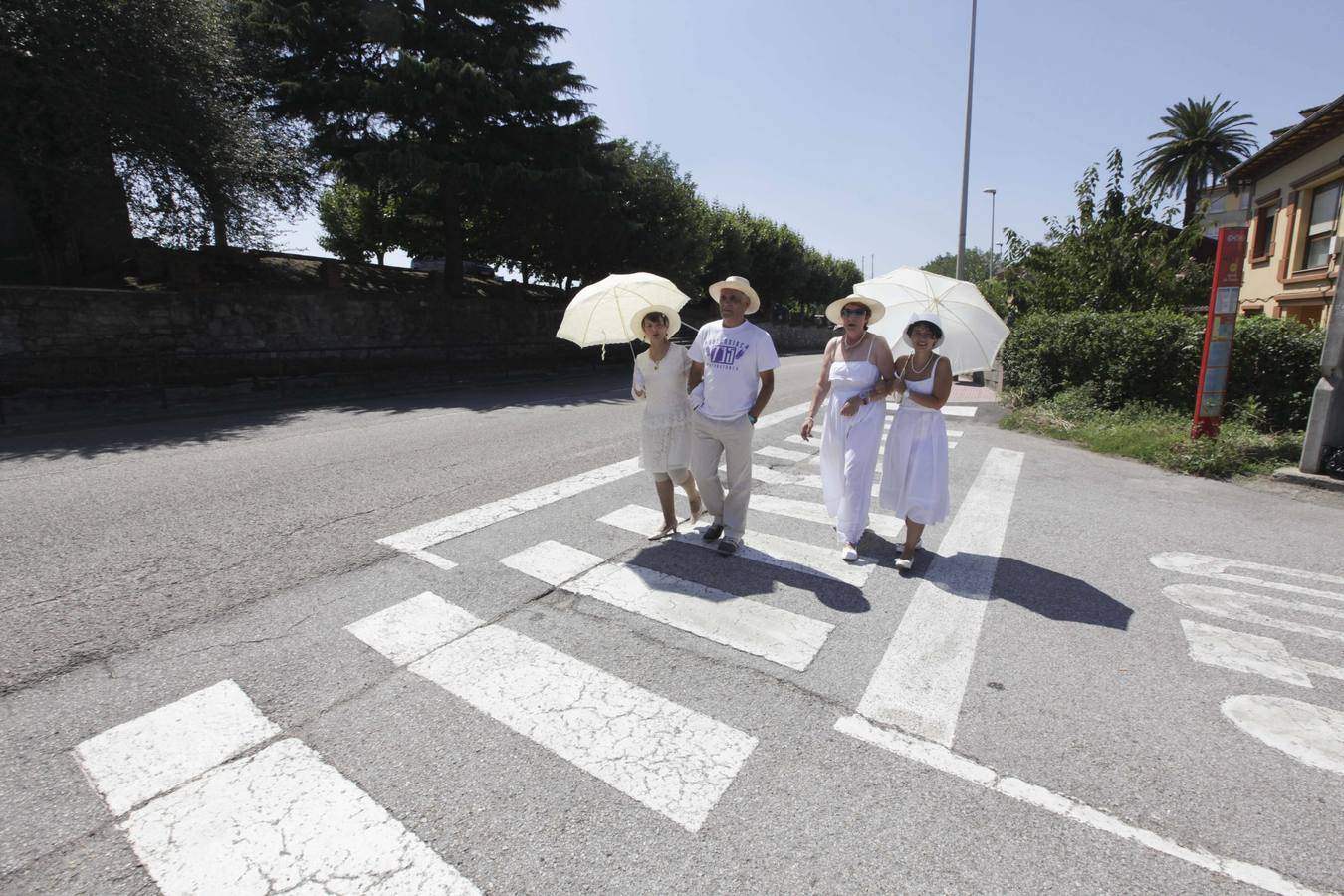 La fiesta del Indiano en Trasona se viste de Blanco