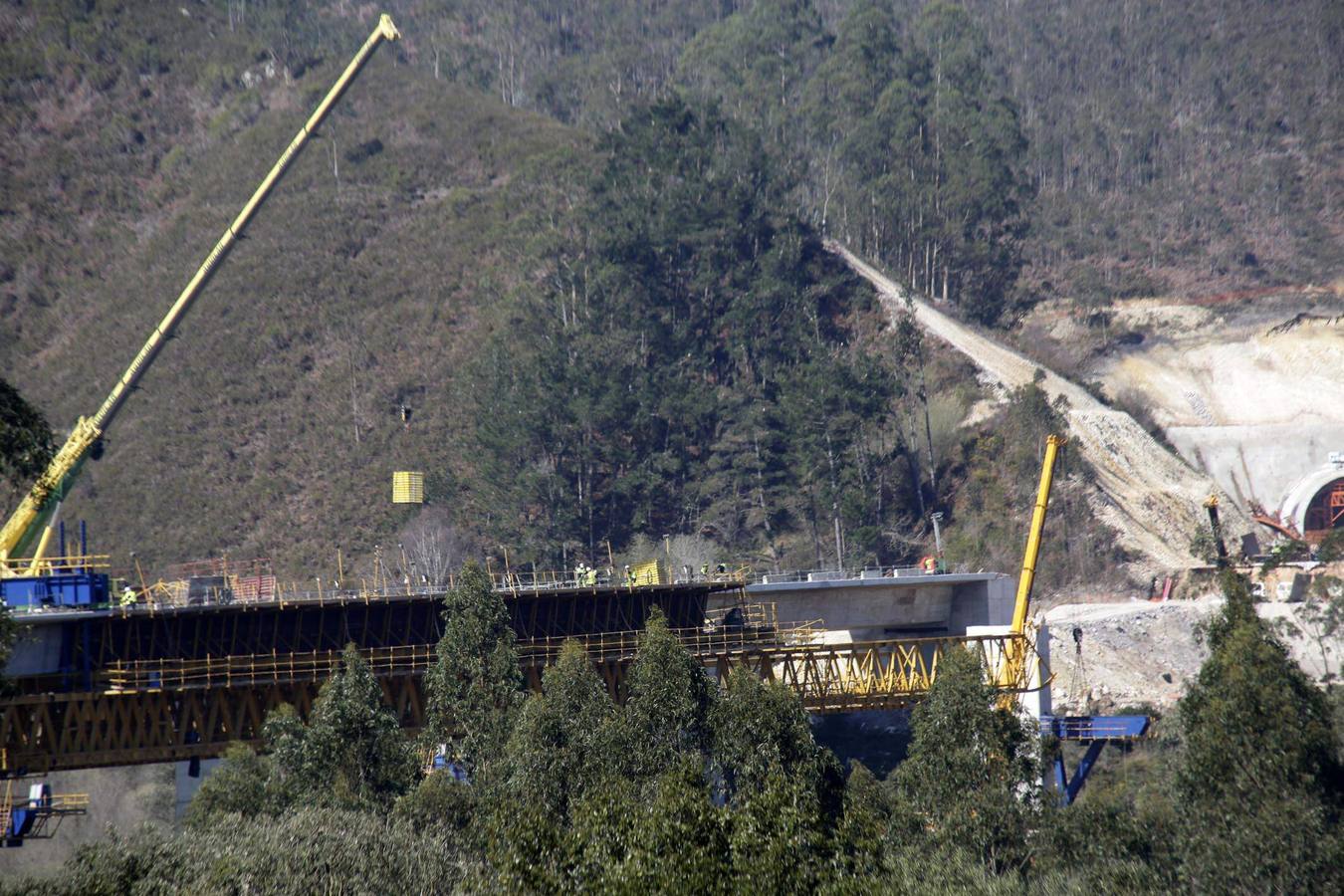 Así se construyó el tramo de la Autovía del Cantábrico, A-8, entre Pendueles y La Franca