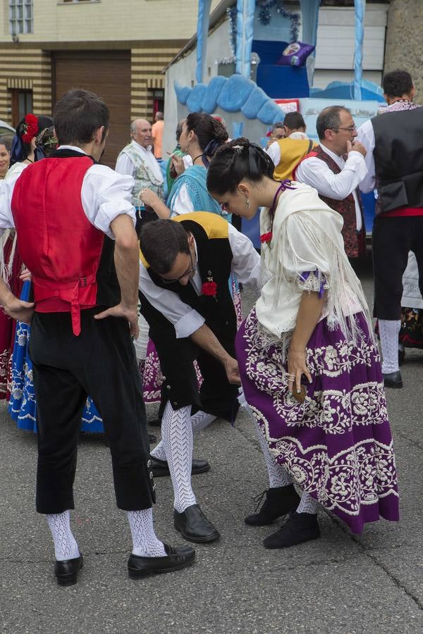 Multitudinario Concurso de Carrozas en Valdesoto