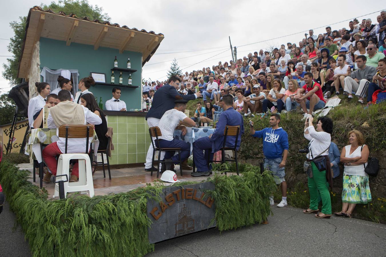 Multitudinario Concurso de Carrozas en Valdesoto