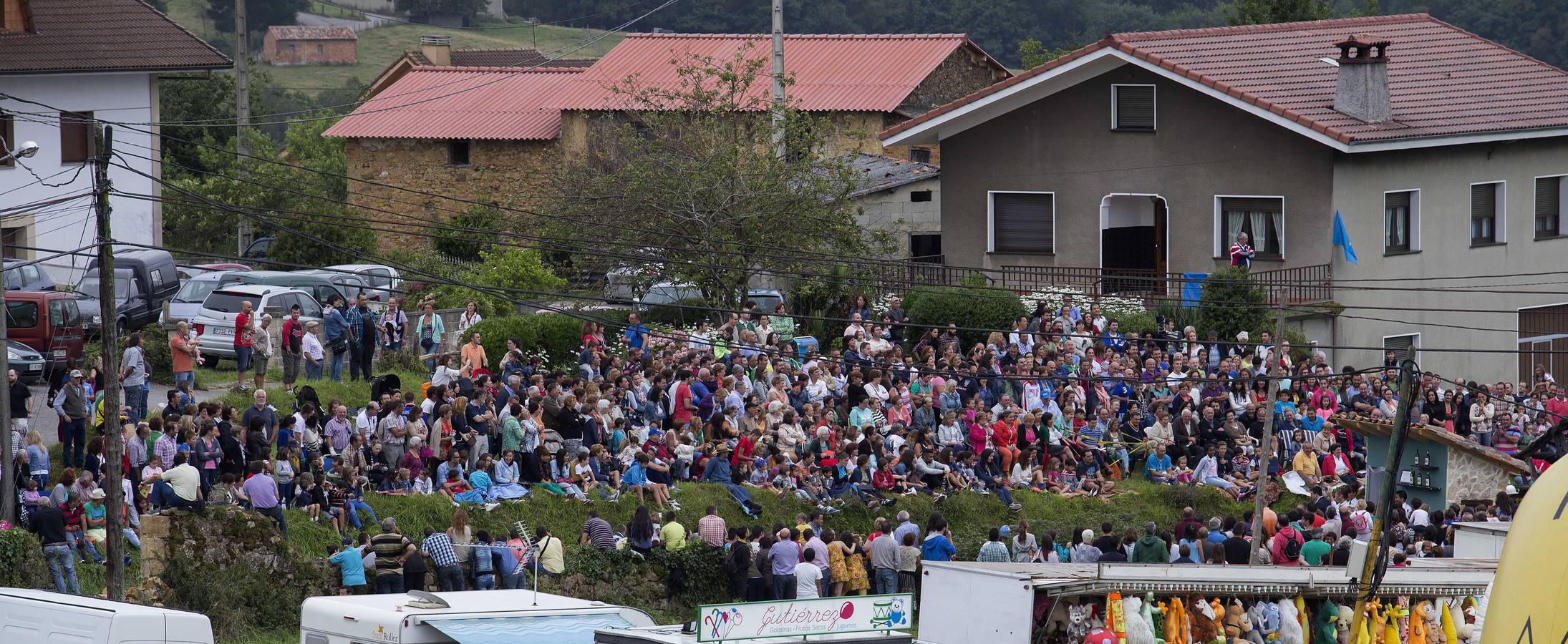 Multitudinario Concurso de Carrozas en Valdesoto