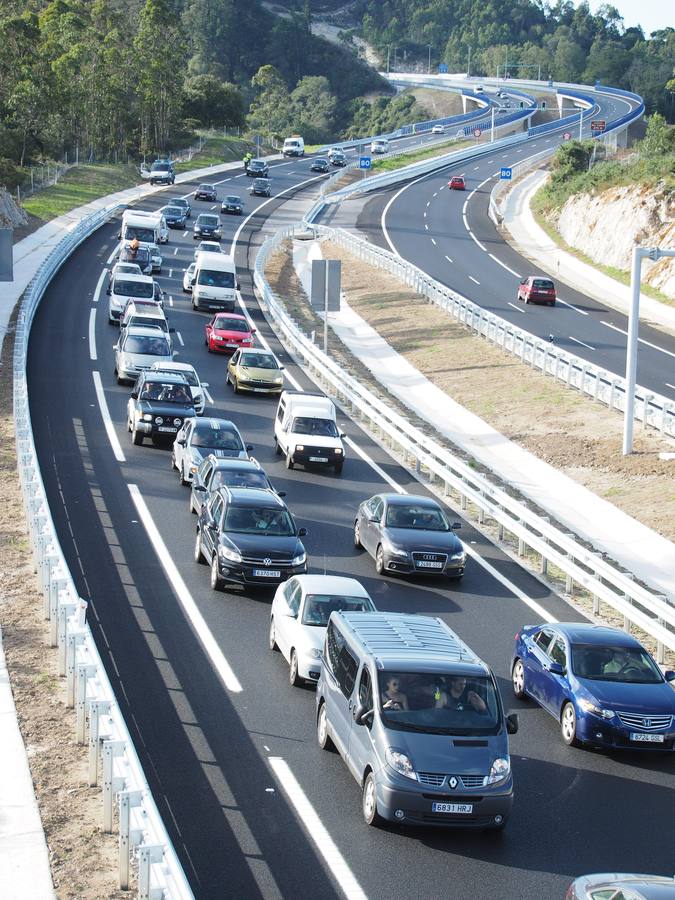 Colapso del tráfico en la Autovía del Cantábrico