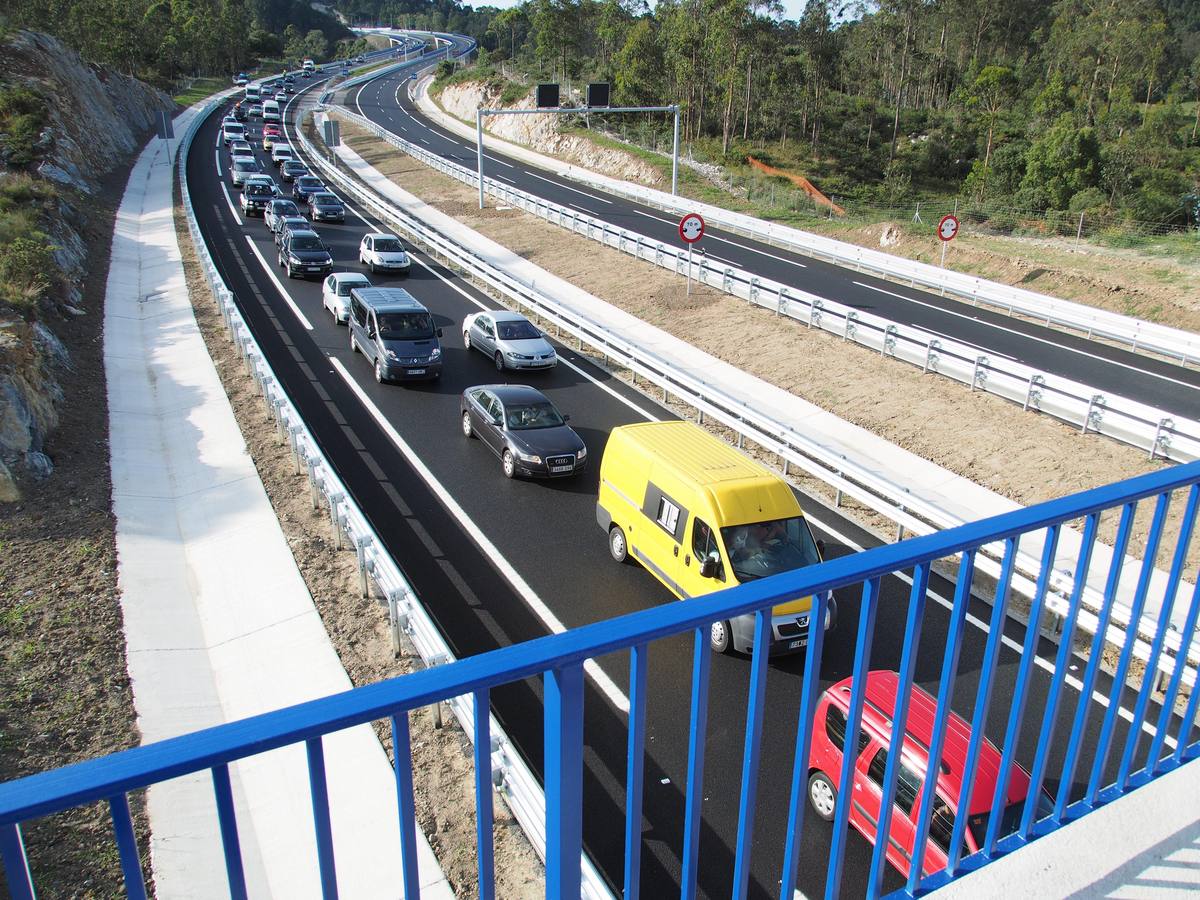 Colapso del tráfico en la Autovía del Cantábrico