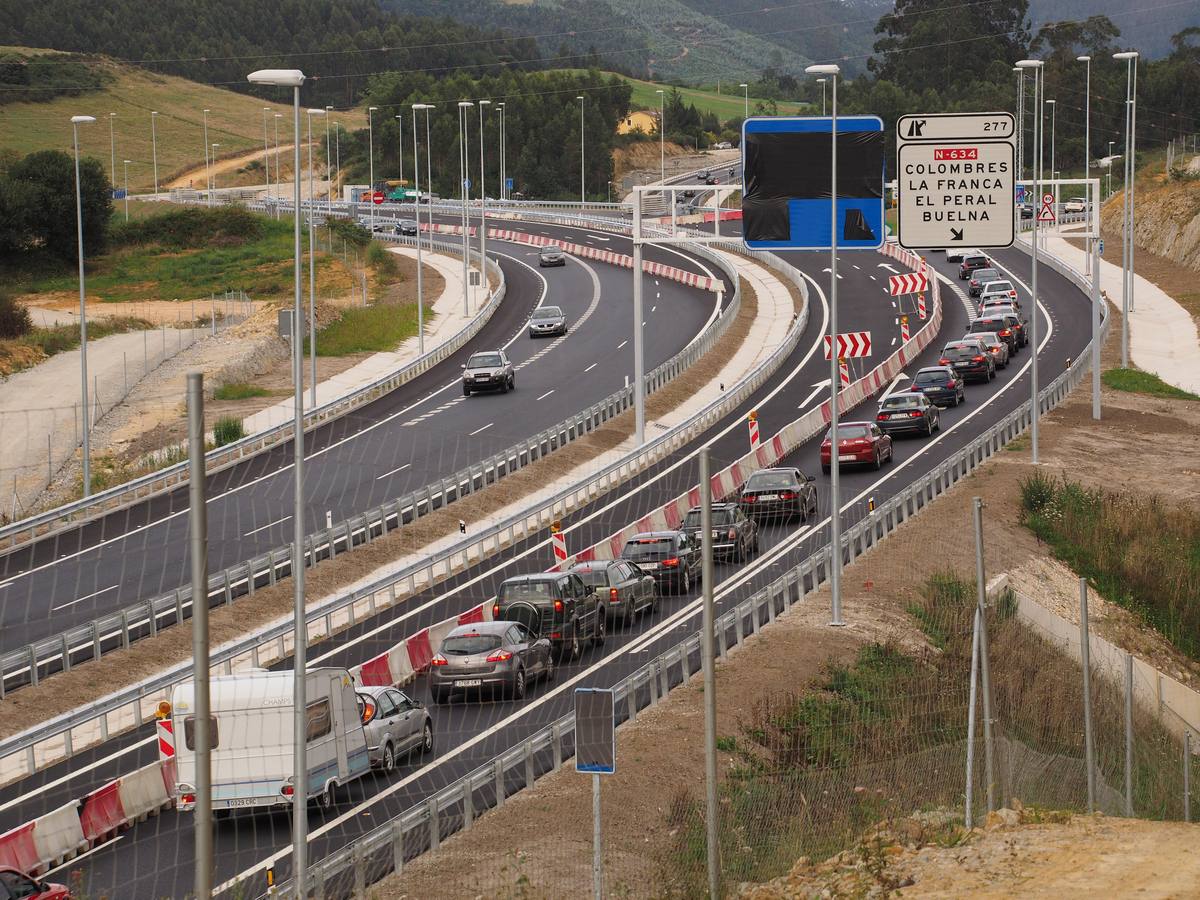 Colapso del tráfico en la Autovía del Cantábrico
