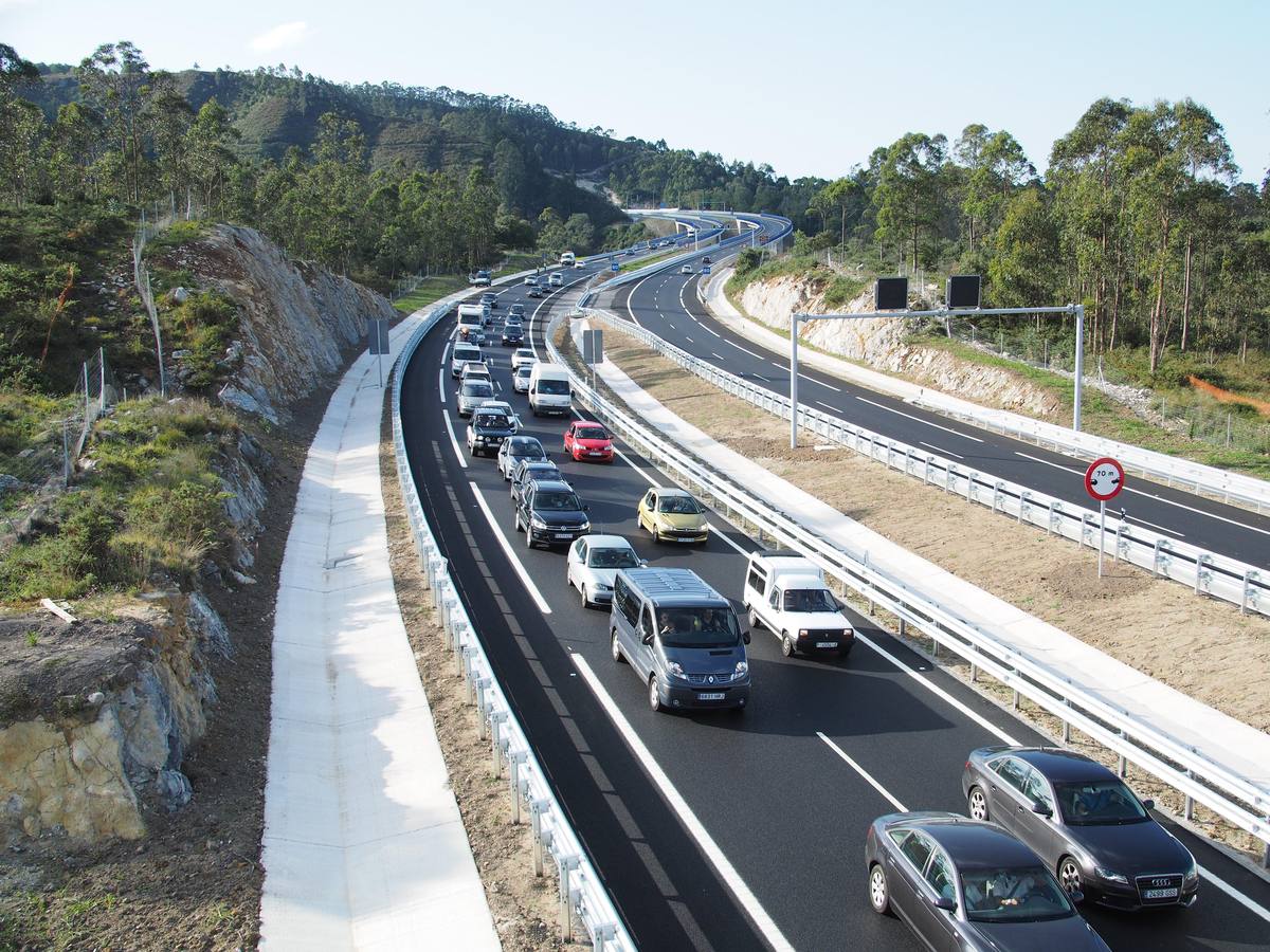 Colapso del tráfico en la Autovía del Cantábrico