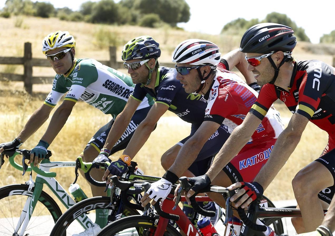 'Purito' Rodríguez, Valverde, Luis León Sánchez y Samuel Sánchez charlando durante la etapa.