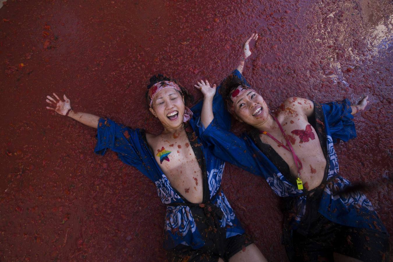 La Tomatina vuelve a teñir de rojo Buñol