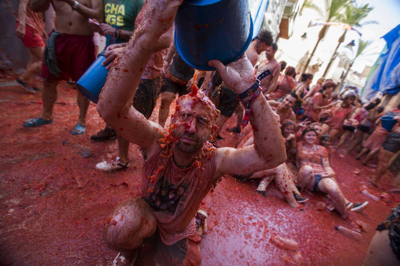 La Tomatina vuelve a teñir de rojo Buñol